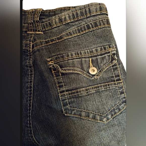 Penningtons Boot Leg Stretchy Jean with Button Up Back Pockets - Picture 2 of 9